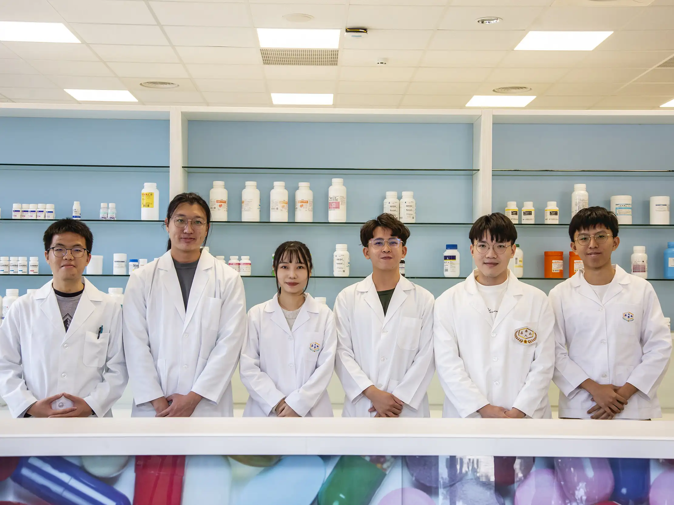 穩坐全國技職科系之冠的嘉藥藥學系，今年吸引2418人報名，搶攻200個名額(圖/嘉南藥理大學提供)