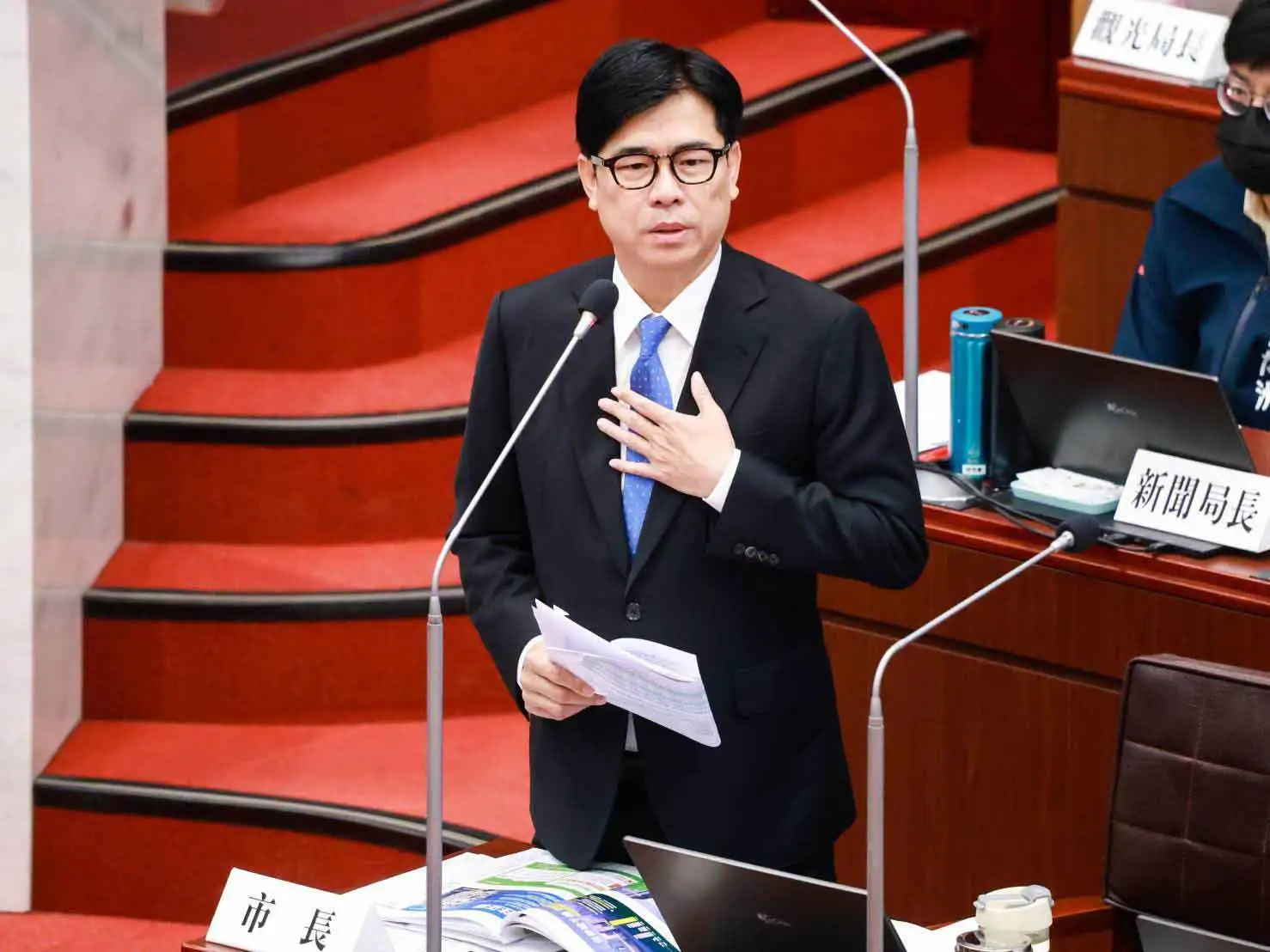 市長陳其邁在議會表示，高雄近年在半導體及AI產業帶動下，大型投資持續進駐，產業聚落逐步成形，已成為全球供應鏈重要節點。（圖/高雄市府提供）