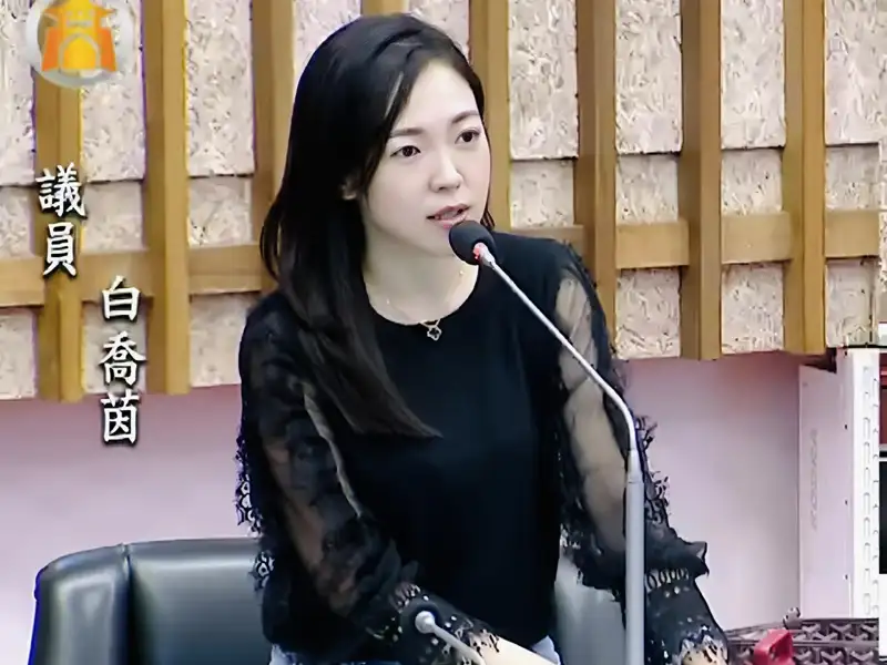 高雄市議員白喬茵質疑民調83%與經濟數據落差，呼籲市府正面回應。（記者吳文生攝）
