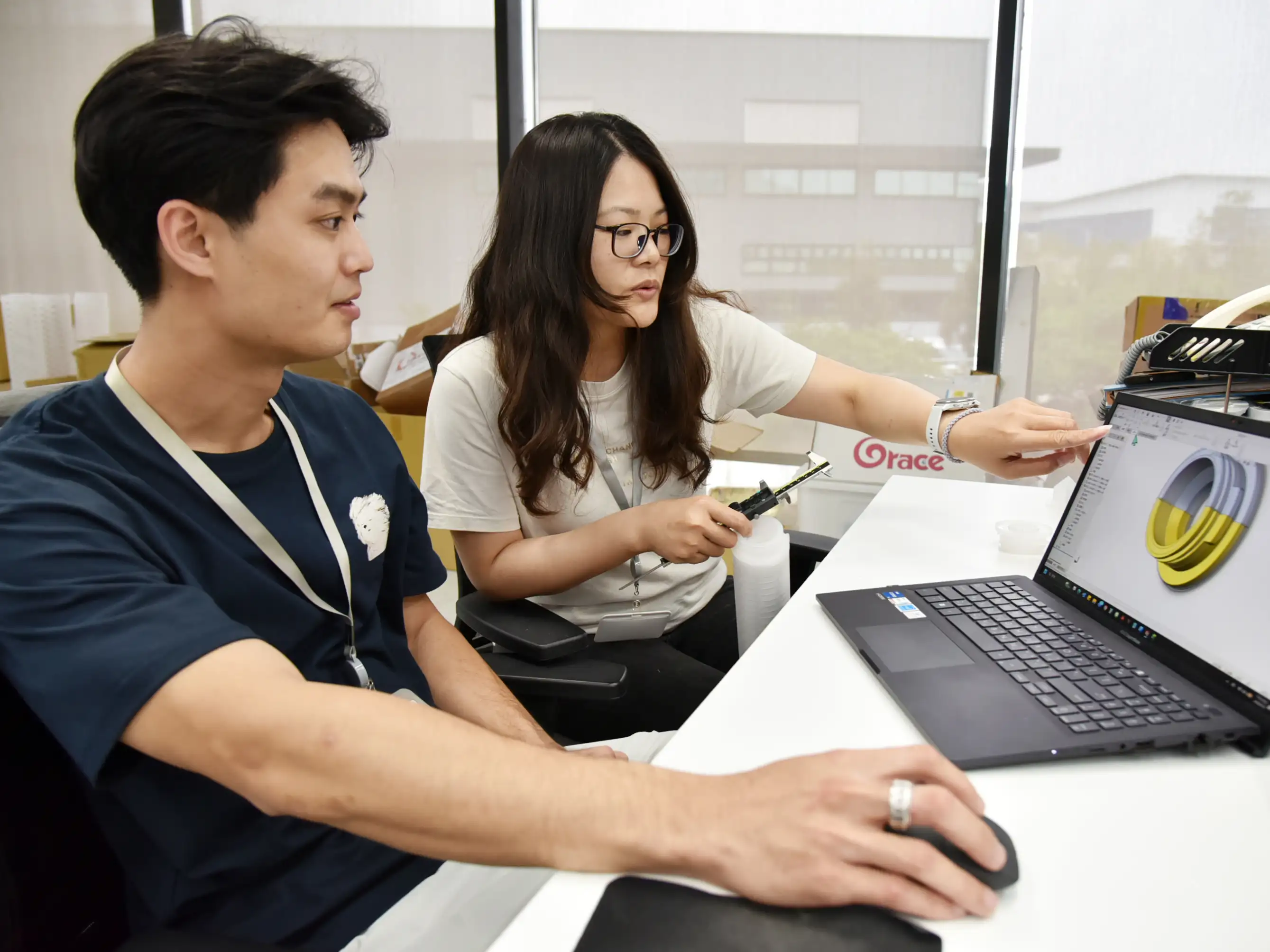 通傳_「青年就業旗艦計畫」由資深員工手把手教學，協助青年從適應職場、熟悉業務到強化專業能力，一步到位，培養企業所需即戰力。(圖/雲嘉南分署提供)