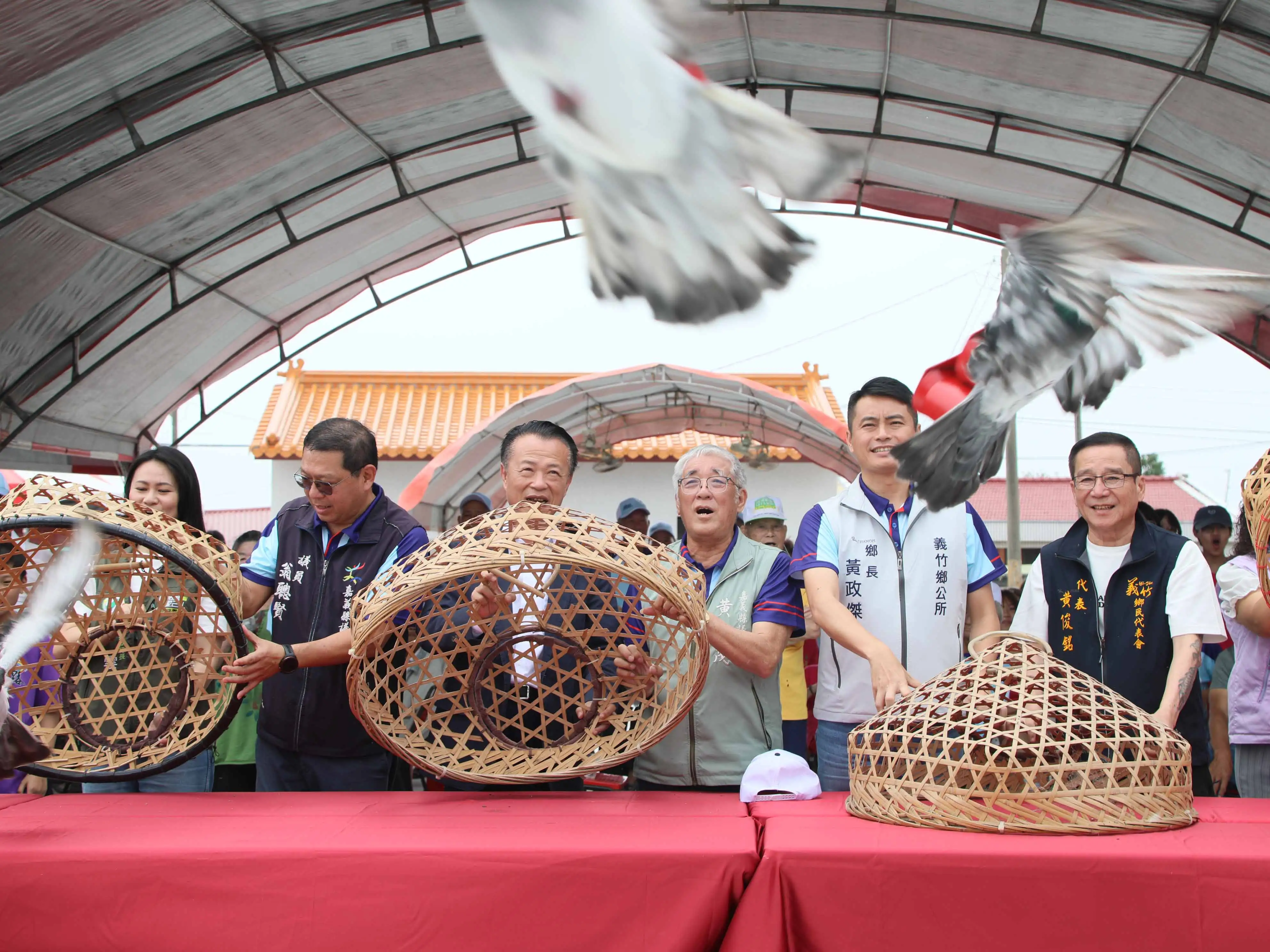 義竹鴿笭文化季開籠儀式熱鬧登場，地方首長與民眾共同見證百年傳統競技文化。（圖/主辦單位提供）