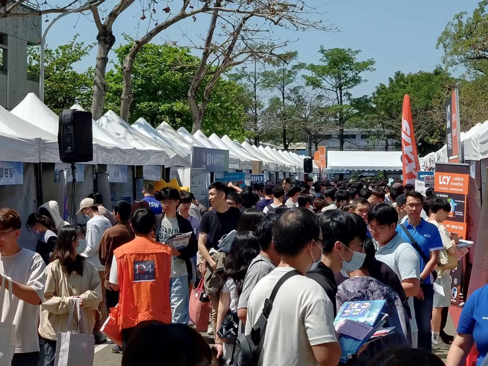 南分署3月於雲林科技大學辦理校園徵才活動，吸引眾多學子到場尋找就業機會(圖/勞發署雲嘉南分署提供)