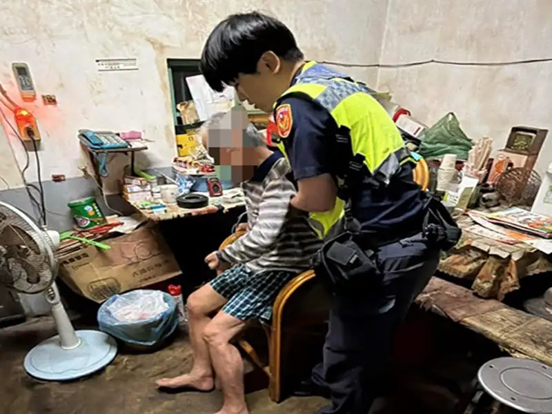 民眾深夜跌倒無助　朴子警即刻趕赴現場暖心陪伴