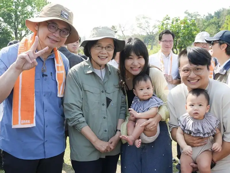 蔡英文到果嶺公園健行野餐  指天氣炎熱高雄市民也都超級熱情