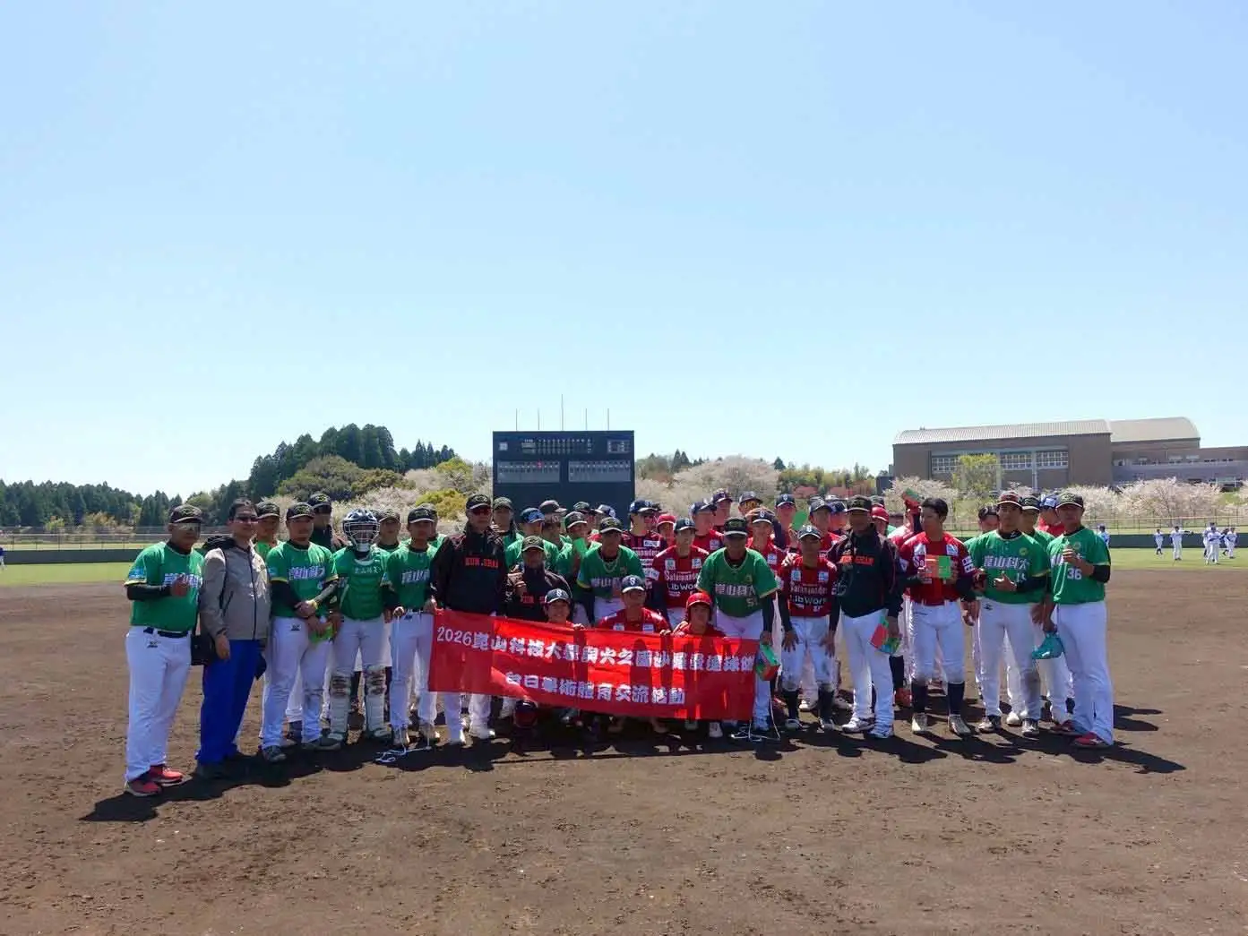 崑山科大與日本獨立聯盟職業球隊火之國沙羅曼達（KPB Salamanders）進行友誼賽(圖/崑山科技大學提供)