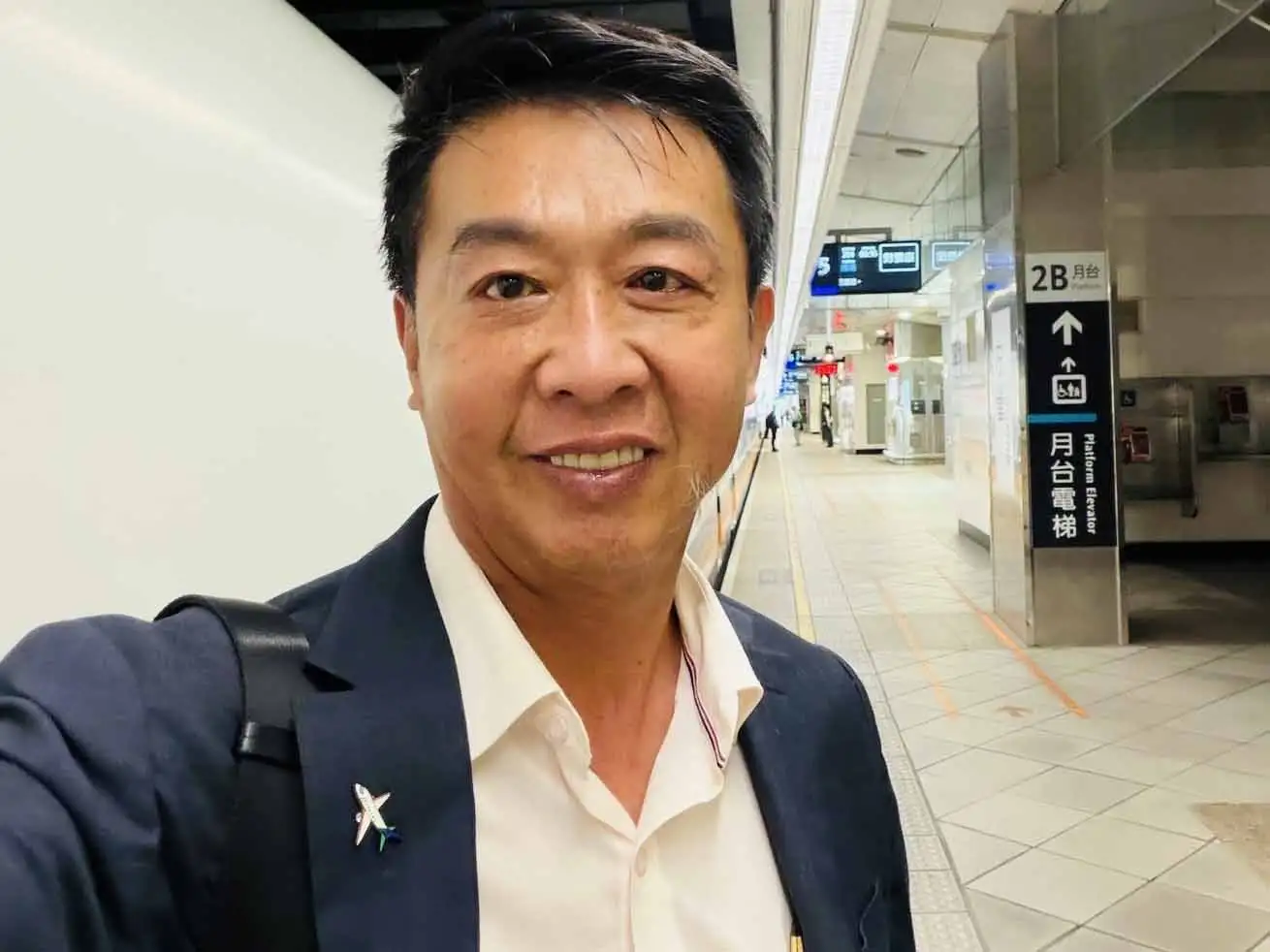 立委許智傑表示，高雄車站月台門試辦計畫預計6月啟動試運轉，期盼打造更安全便利的候車空間。（圖/記者吳文生翻攝）