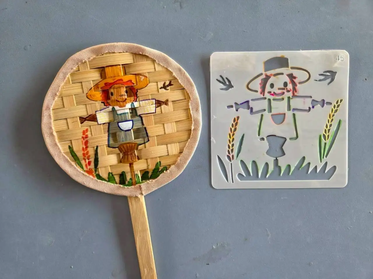 溪口天赦竹編工藝體驗中，民眾可透過彩繪竹編扇子，結合傳統竹編技藝與創意設計，親手完成獨一無二的文化紀念作品。(圖/嘉義縣文化觀光局提供)