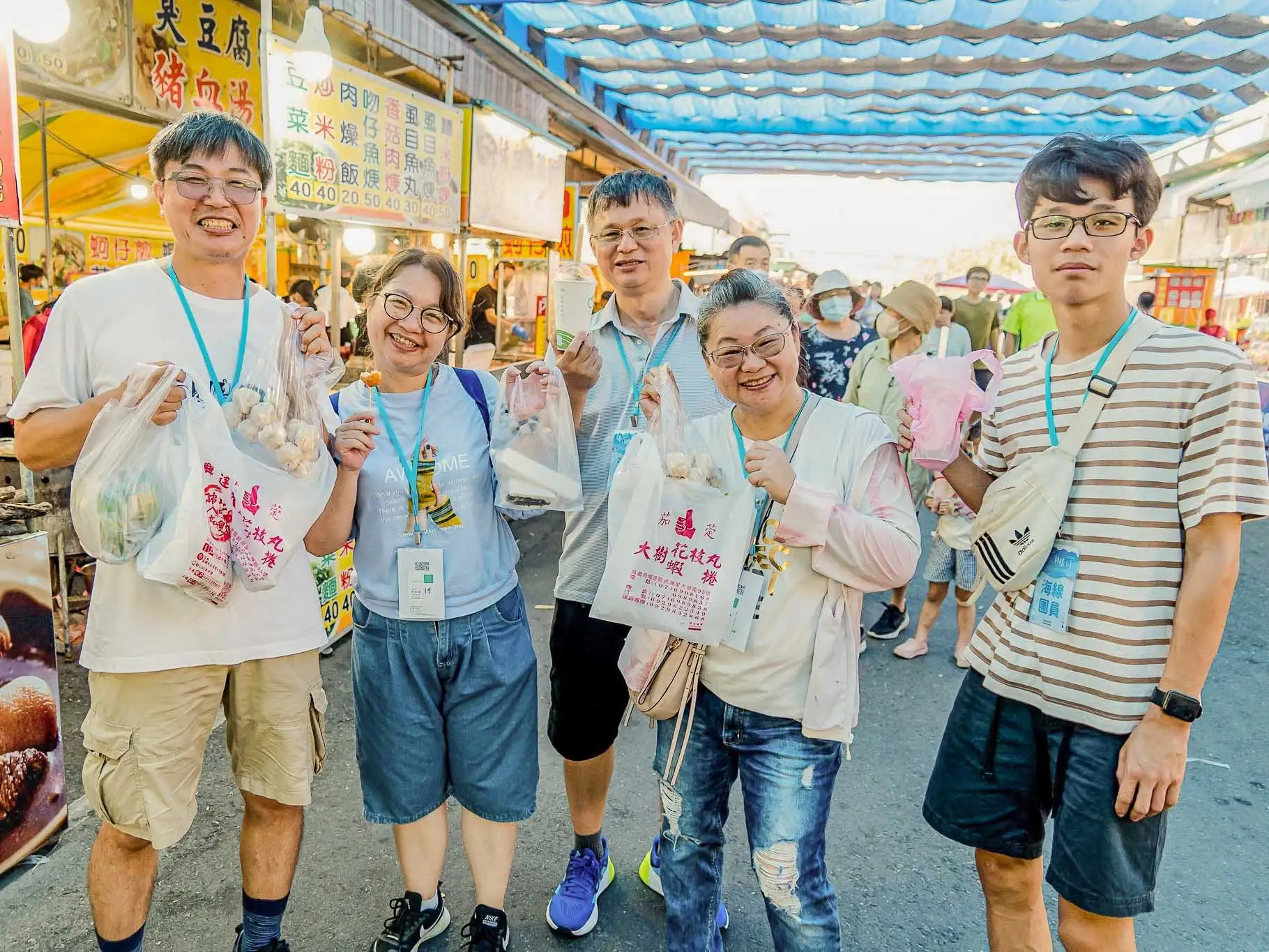 興達港觀光漁市提供多樣海鮮與在地美食。（圖/高雄市觀光局提供）
