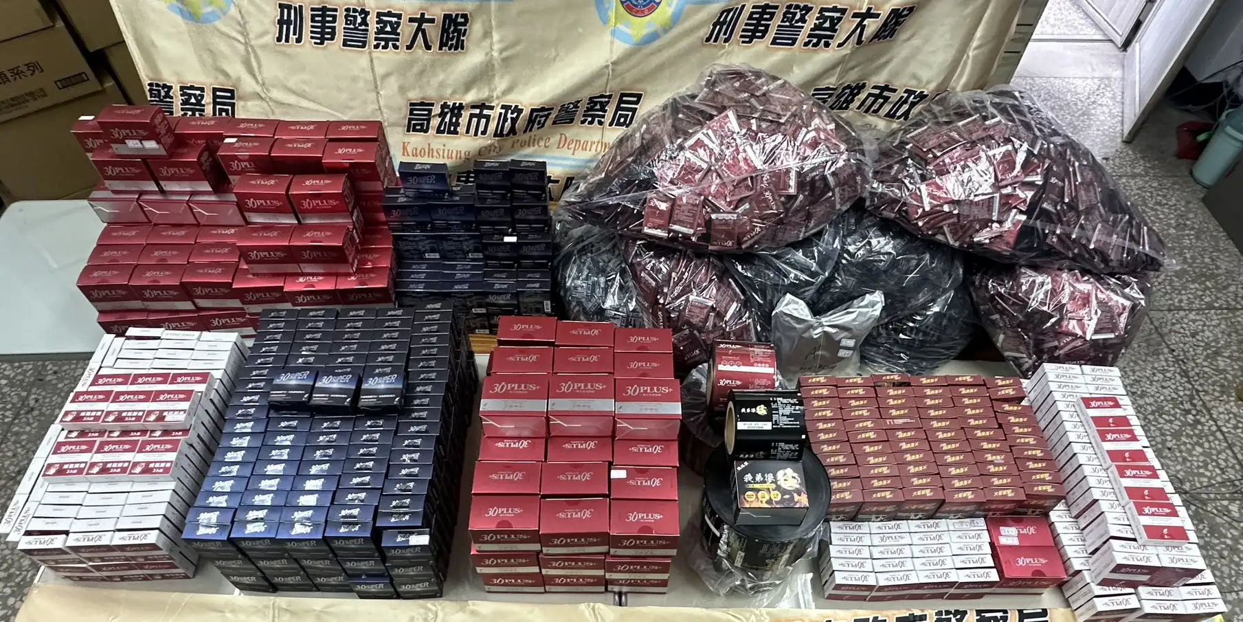 警方查扣大批涉嫌摻有偽藥成分之保健食品約1萬7千盒，全案已移送檢方偵辦。(圖/高雄市刑警大隊提供)