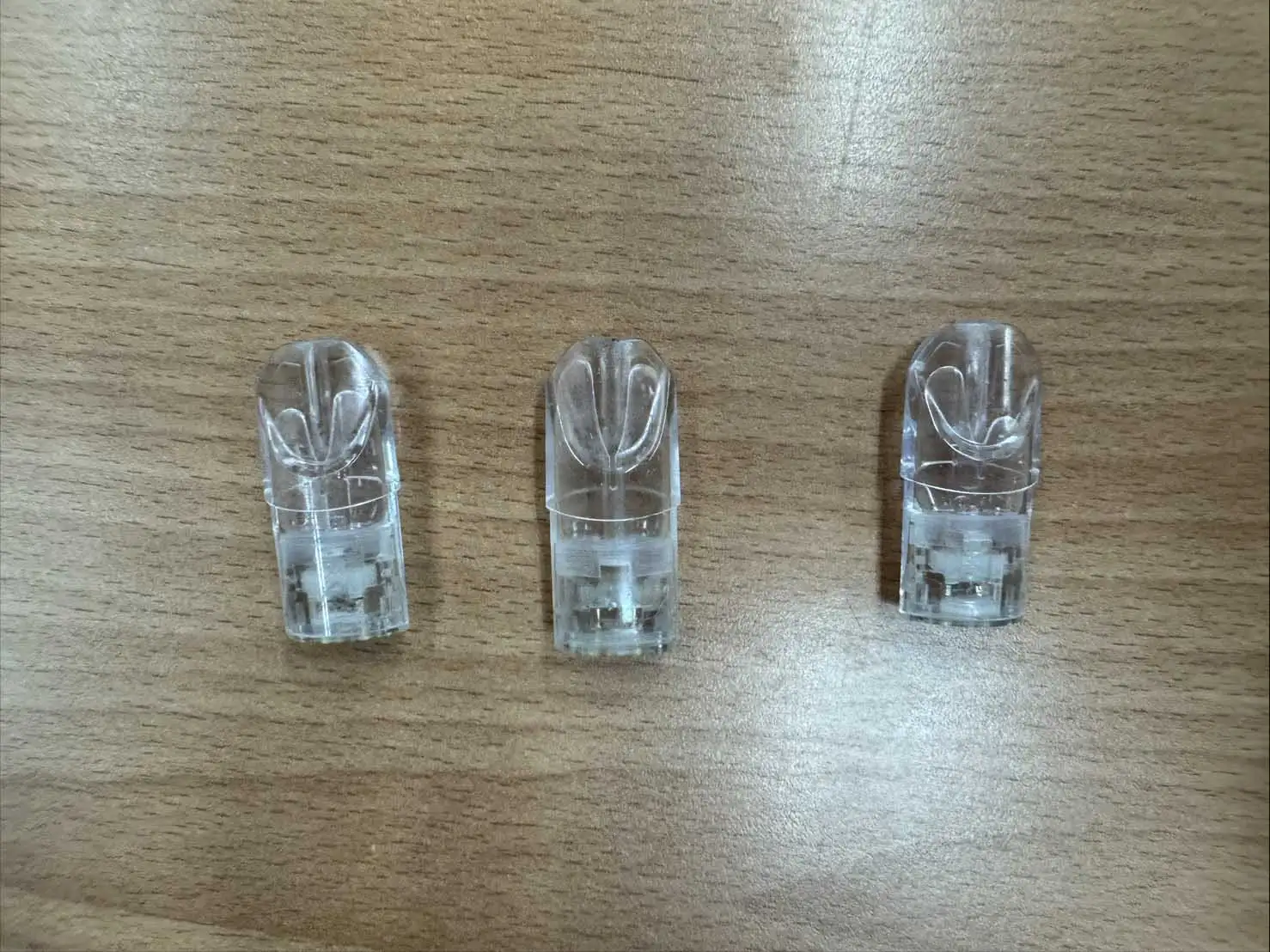 警方在張男房內查獲已使用之第二級毒品依托咪酯菸彈3枚，將其依違反《毒品危害防制條例》罪嫌偵辦。(圖/高雄市三民二分局提供)