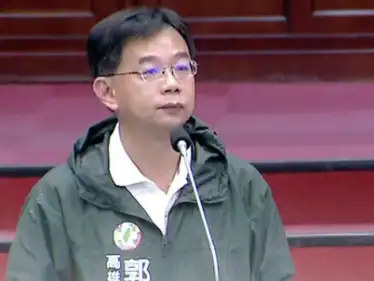 高雄市議員郭建盟強調，家暴防治的關鍵在於高風險時刻政府是否即時介入，而非僅止於保護令的存在。（圖/記者吳文生攝）