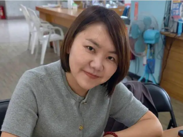 高雄市議員邱于軒丈夫張簡正偉經營的大發食材行，遭爆產地標示爭議，邱于軒對社會疑慮表達歉意。（圖/記者吳文生攝）