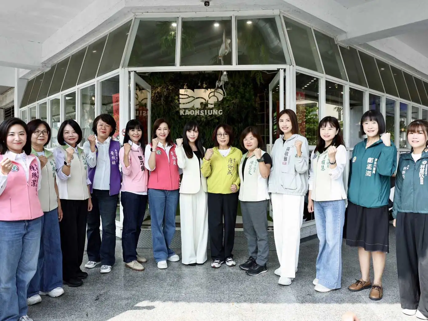 立委黃捷21日正式領表登記，參選民進黨高雄市黨部主委。（圖/黃捷團隊提供）