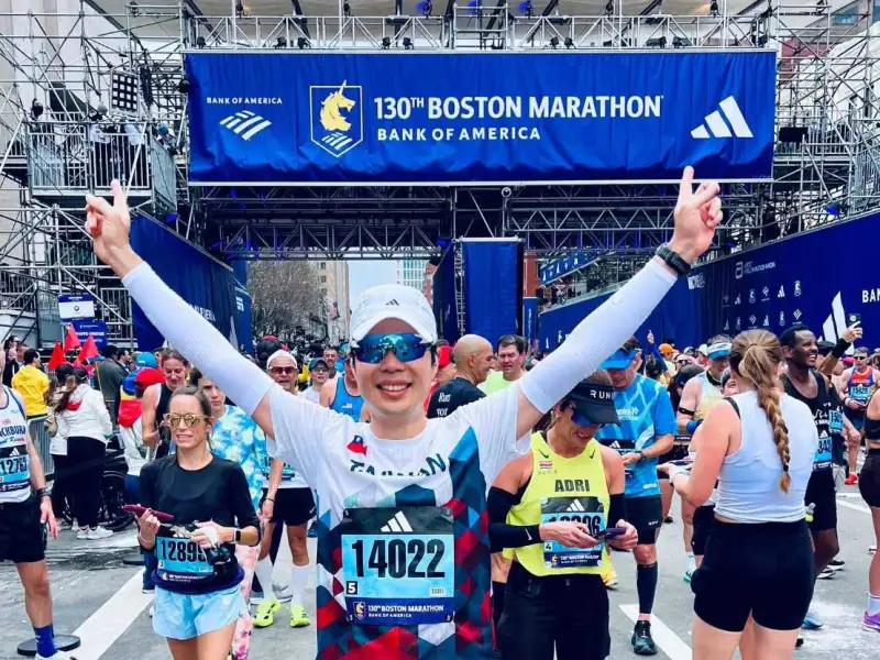 波士頓馬拉松登場　高雄醫師王曦澔完賽感受「台灣加油」熱情