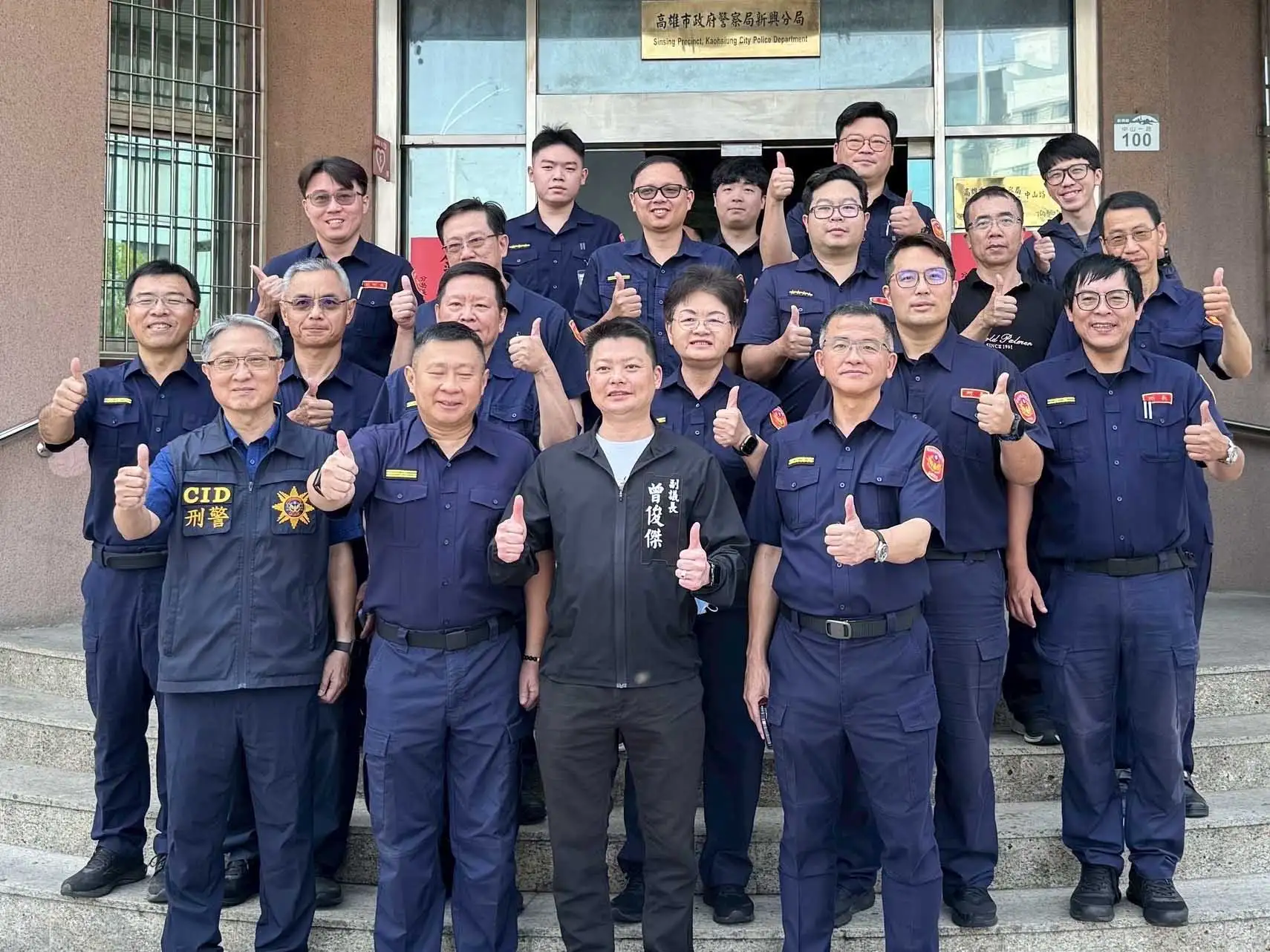 新興警分局偵破五大案件，副議長曾俊傑慰勞員警並肯定基層維護治安辛勞。（圖/記者吳文生攝）