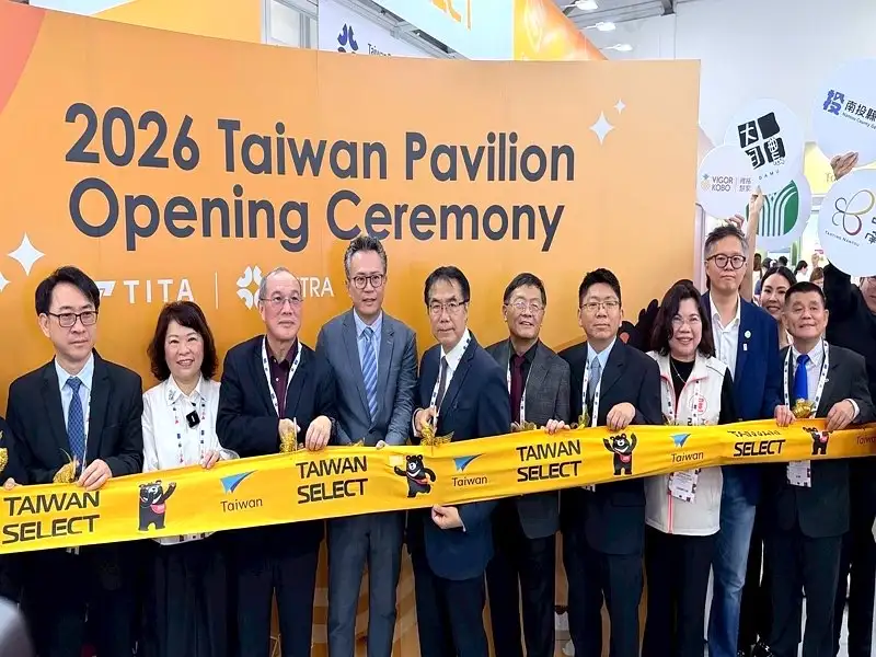 與貴賓一起進行合影。(圖/台南市政府農業局提供)