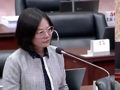 市議員湯詠瑜指出，面對食安違規率創下新高，建議推動「團體投保」機制。（圖/記者吳文欽攝）