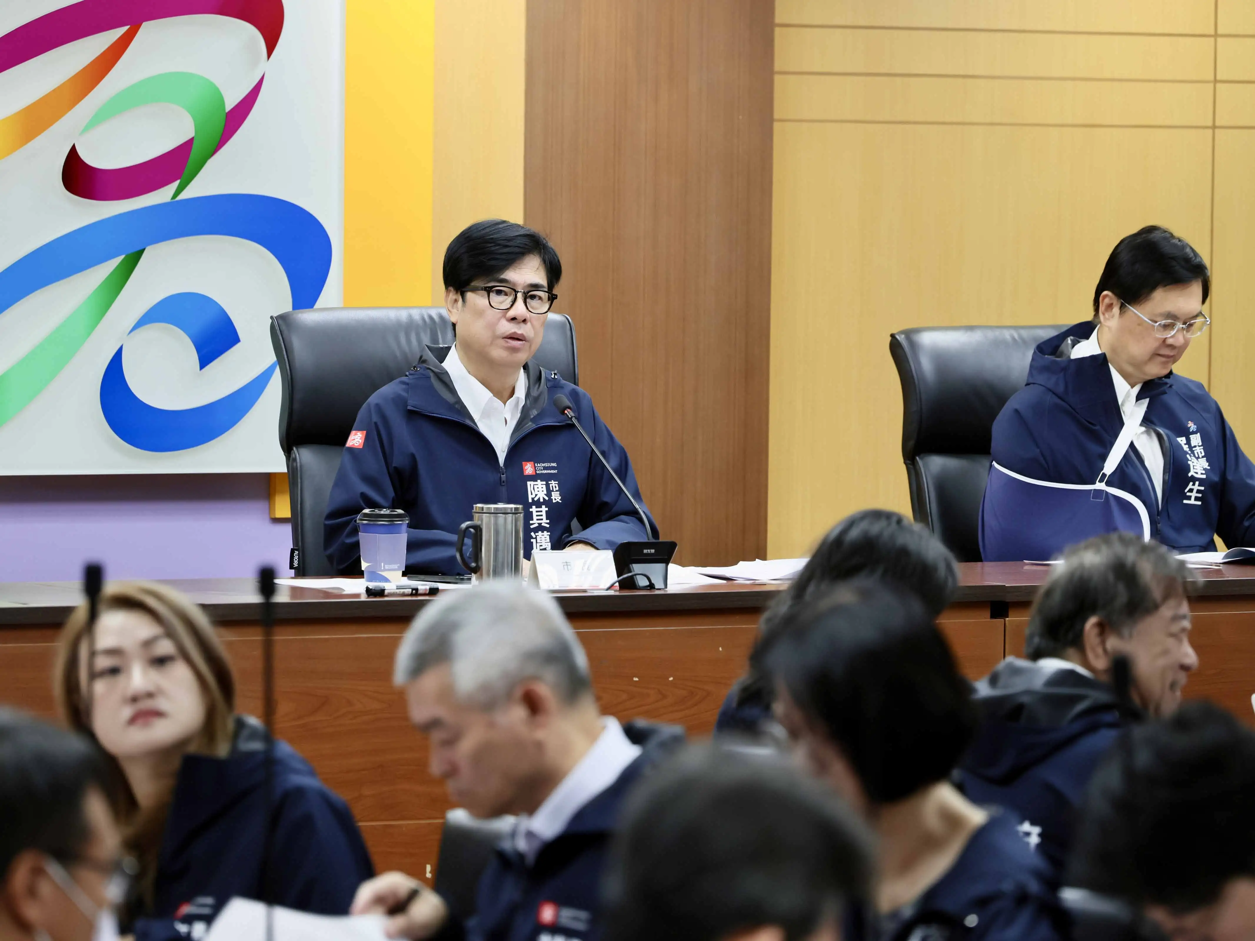 高雄市長陳其邁主持市政會議，聽取捷運建設與聯開成果報告，指示強化招商與提升運輸效益。（圖/高雄市府提供）