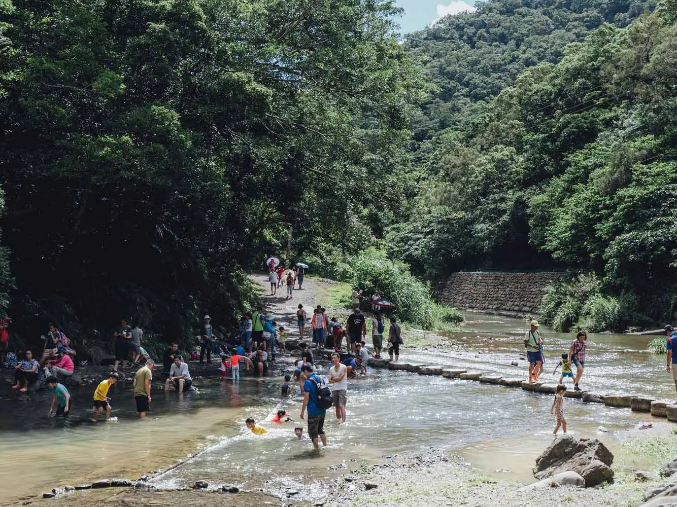 屏東海岸線景色壯麗，成為連假熱門旅遊首選。(圖/屏東縣政府提供)