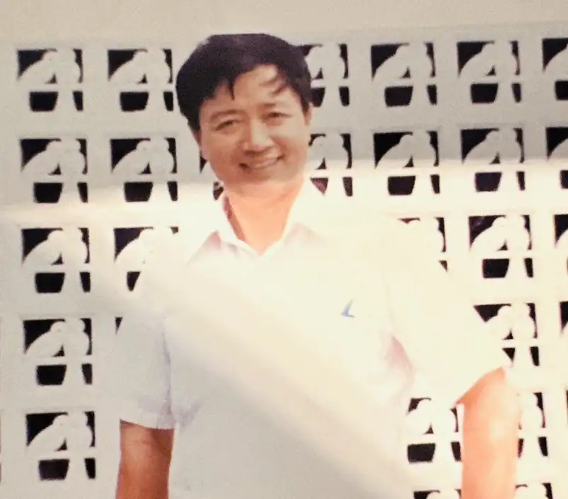 梓官國小退休教師談運舫，4月26日辭世，享壽97歲，家屬訂5月4日上午7點半在高雄市立橋頭殯儀館思親廳，舉行告別儀式。（圖/梓官國小提供）