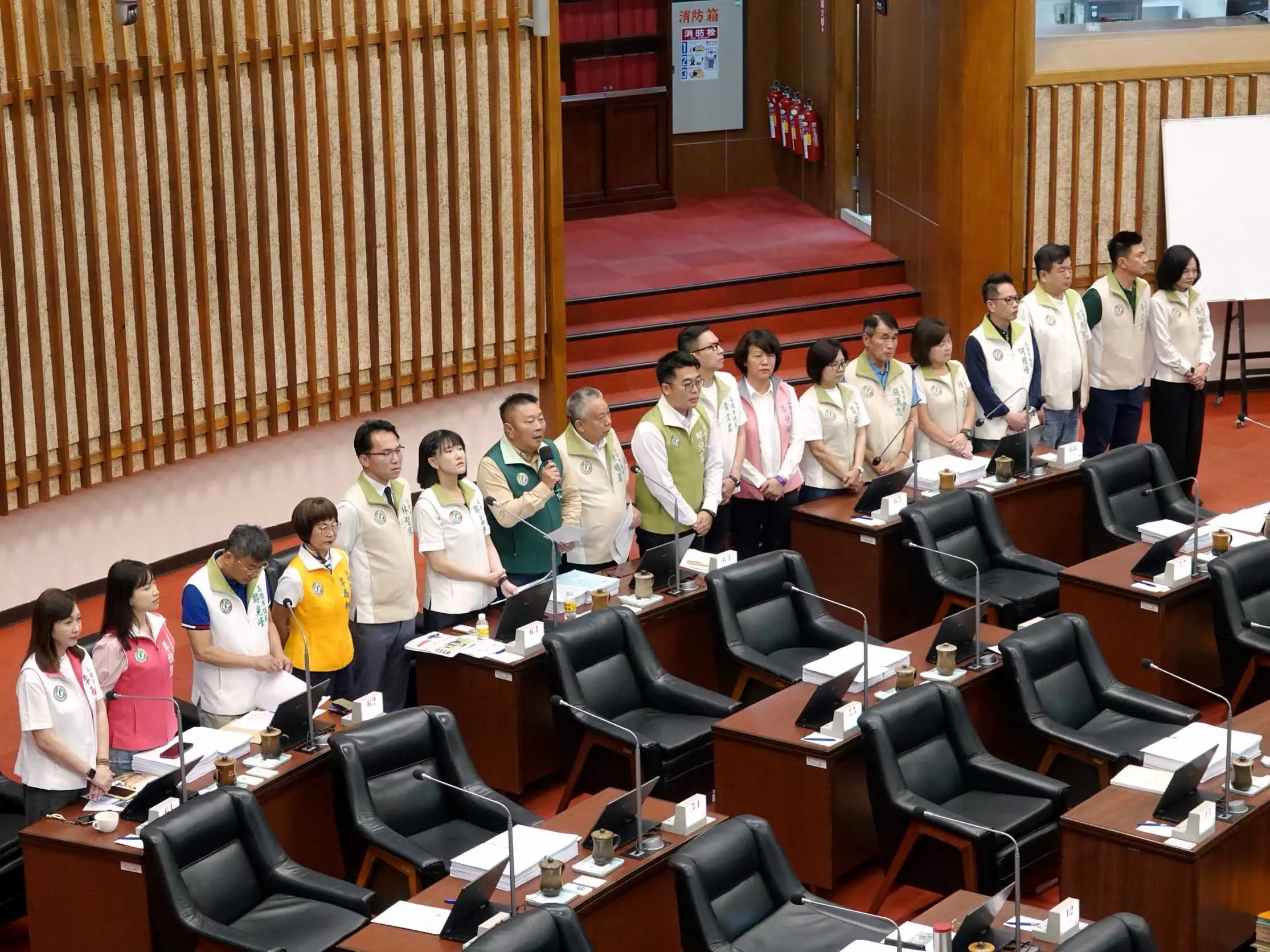 高雄市議會民進黨團指出，柯志恩若未對相關爭議言論表態，形同默認其立場，呼籲儘速說明政治態度。（圖/記者吳文生攝）