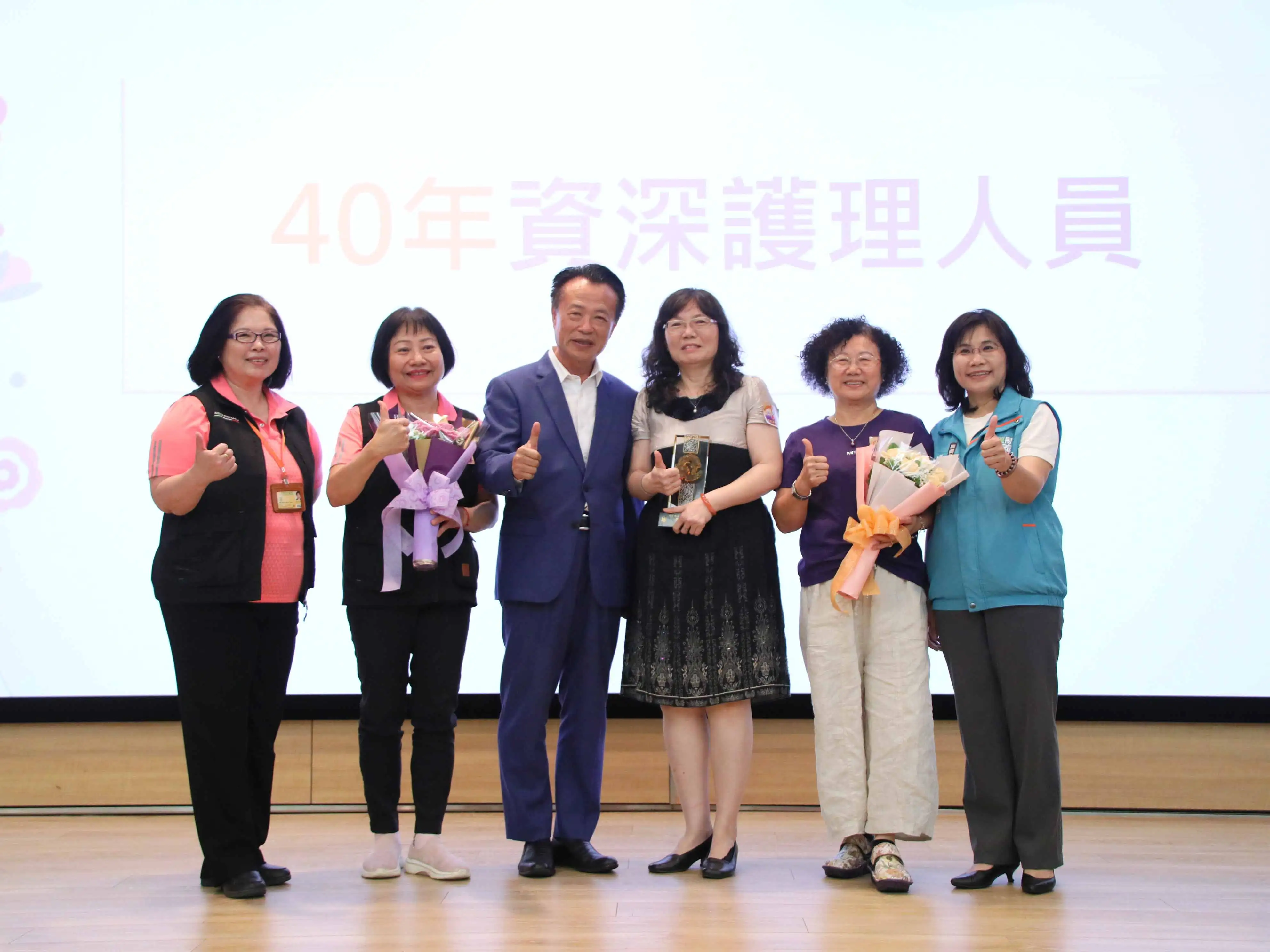 嘉義縣舉辦護師節大會，表揚124位優良與資深護理人員，感謝長年守護健康。(圖/嘉義縣護理師護士公會提供)