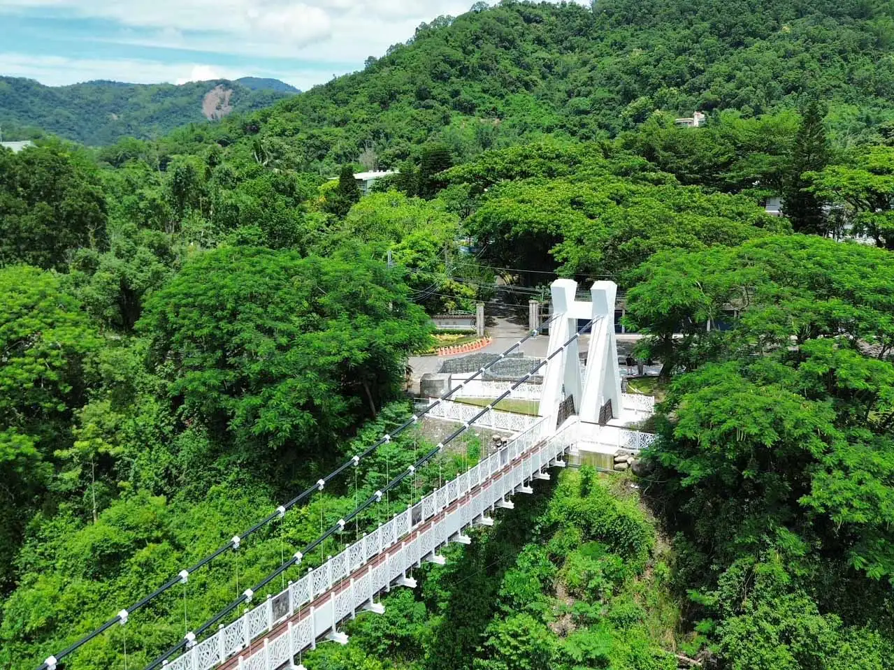 茂管處邀請民眾欣賞紀錄片《超人再起》，並走訪新威森林公園、十八羅漢山遊憩區等景點，感受逆境中重新出發的生命力量。（圖/茂管處提供）
