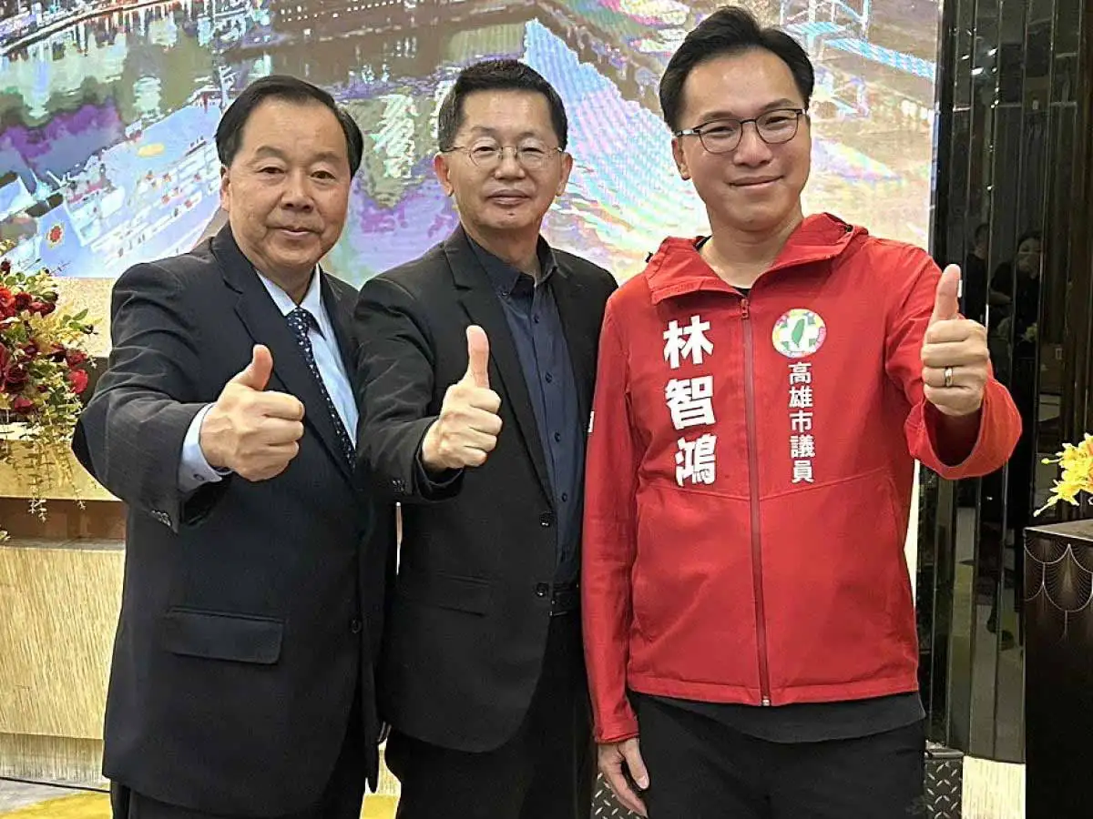 高雄市議員林智鴻協助牽線推動高馬航線增班，連江縣議會議長張永江（左）今年1月30日特地拜會高市府秘書長郭添貴（中）協調相關事宜。（圖/連江縣議會提供）