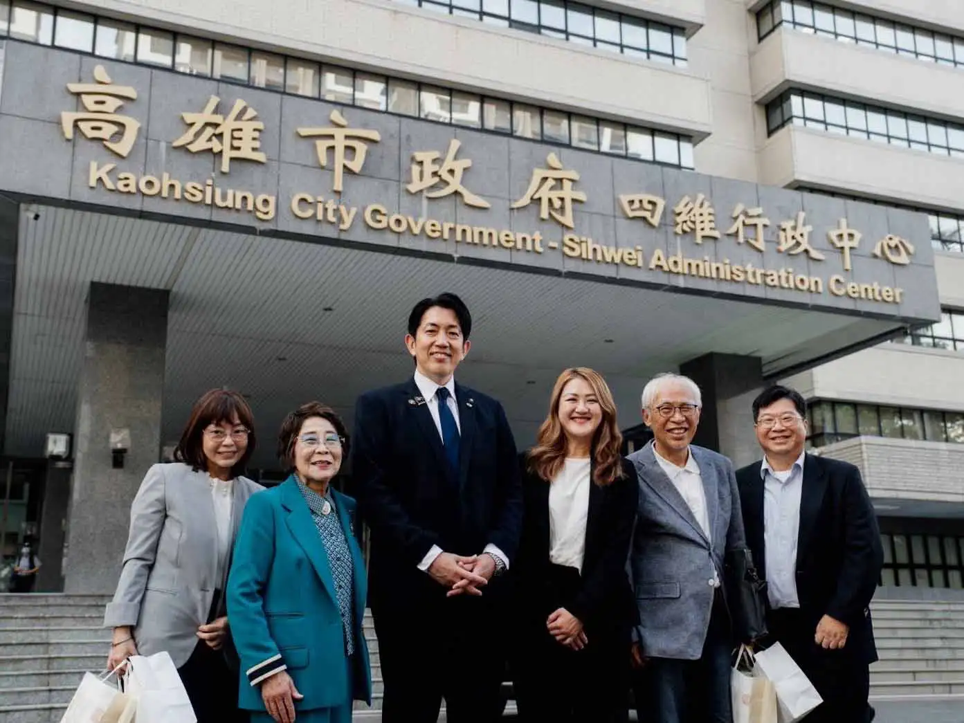 日本松原市長澤井宏文偕同觀光協會會長松本光代率團拜訪高雄市府，由副市長林欽榮代表市長陳其邁接待。（圖/高雄市府提供）