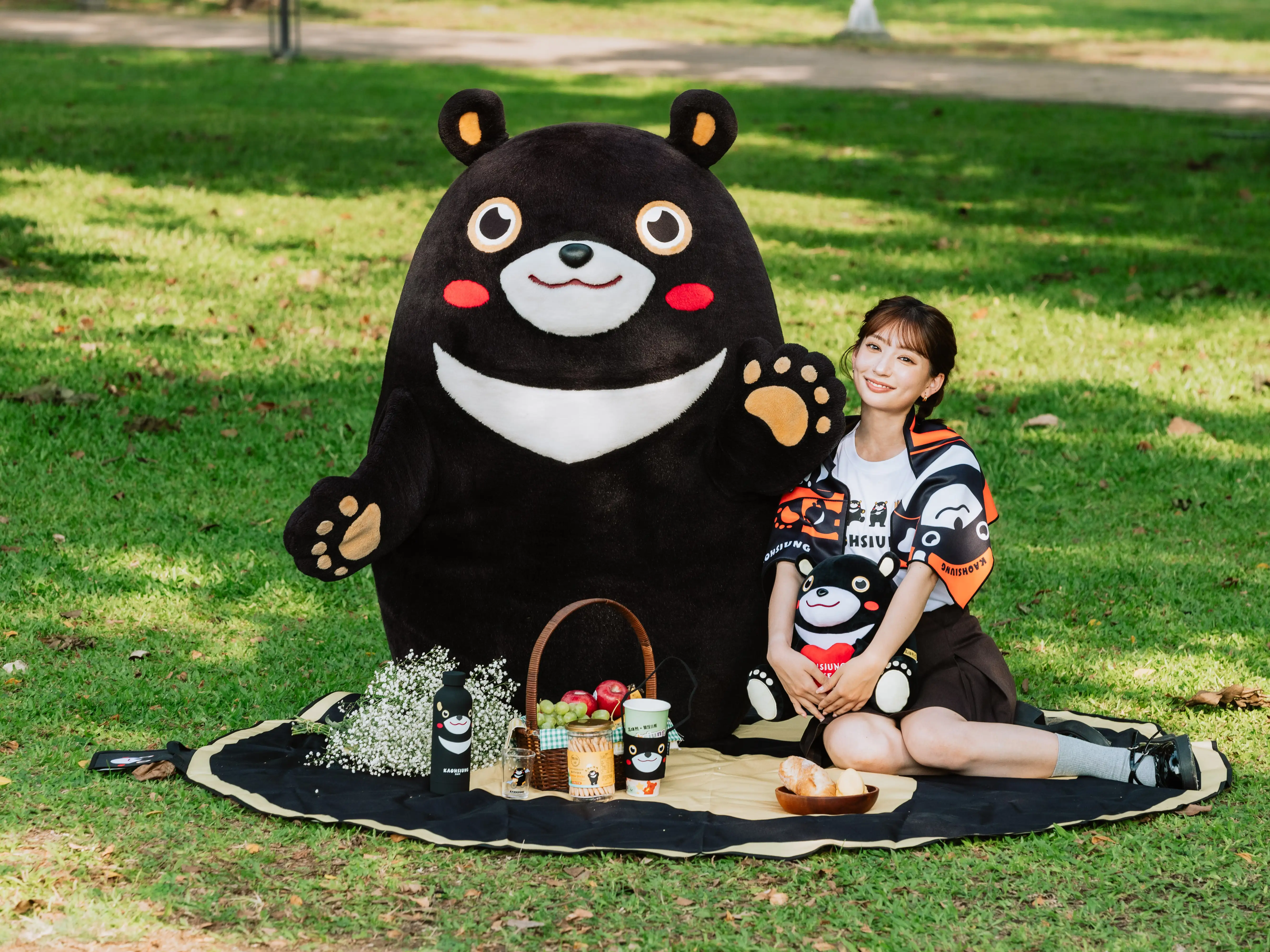 高雄熊將於5月16日在中央公園站舉辦生日派對，首度公開魔術表演。（圖/觀光局提供）