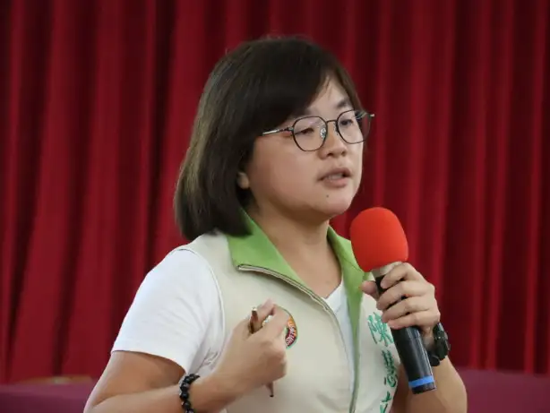 高雄市議員陳慧文指出，AI假訊息風險已進入孩子日常生活，呼籲市府研擬跨局處兒少數位安全治理方案，強化保護機制。（圖/記者吳文生攝）