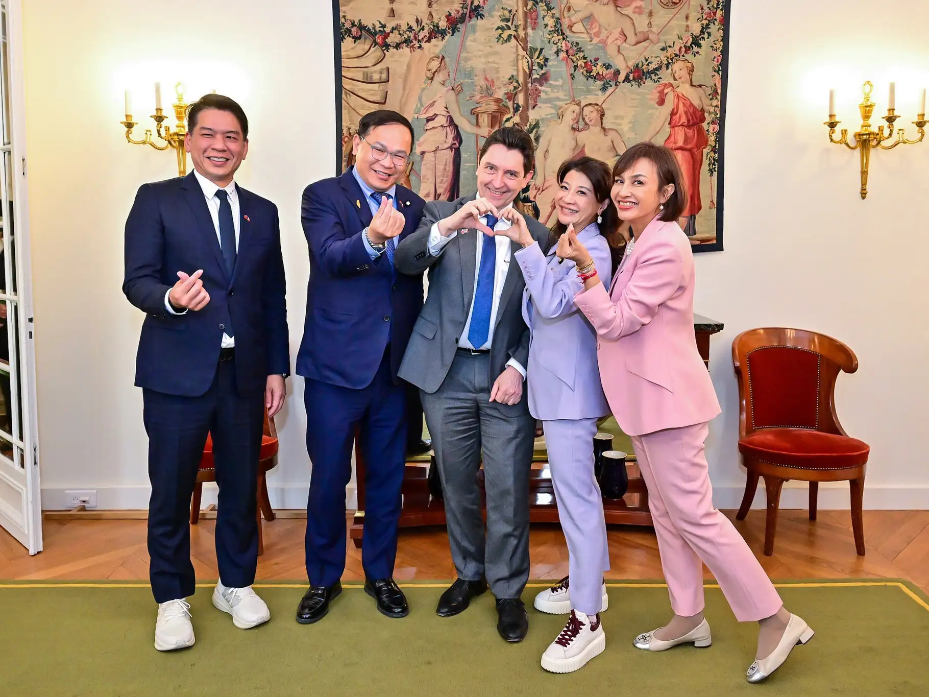 立委邱議瑩隨立法院訪團赴法交流，除拜會法國參議院及國民議會，也與「法國國際關係研究院」（IFRI）進行座談。（圖/取自邱議瑩臉書）