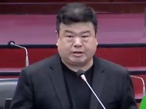 高雄市議員簡煥宗14日總質詢時肯定冬日遊樂園與演唱會經濟成果，並詢問市長陳其邁卸任前，高雄是否還會推出「大彩蛋」。（圖/記者吳文生攝）