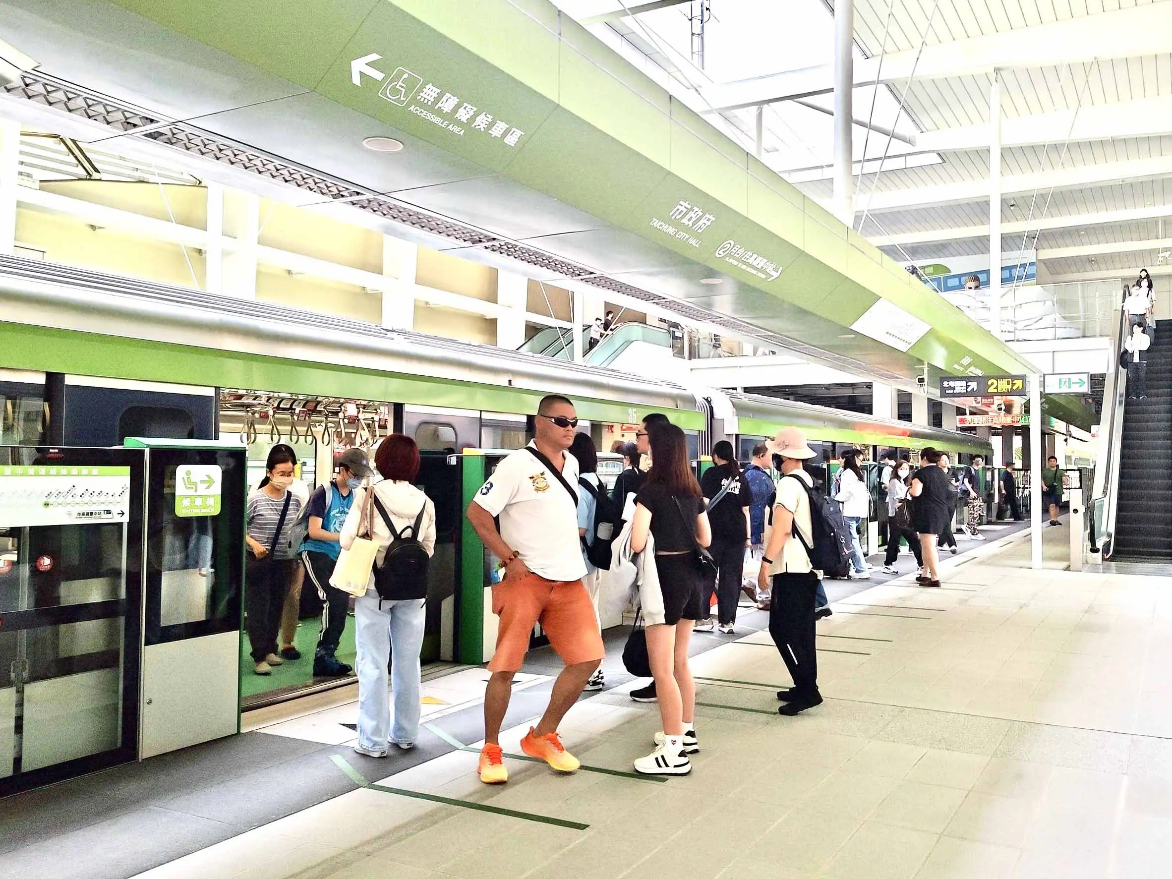 台中市府擴大「台中Go」航空合作，國際旅客持指定航空登機證可享交通套票7折優惠。(圖/台中市政府提供)