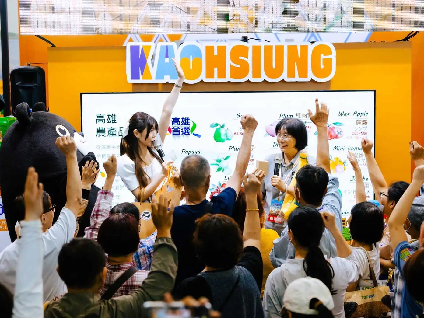 高雄館活動內容豐富多元，展期間人潮絡繹不絕，民眾逛得開心、買得盡興。(圖/高雄市觀光局提供)