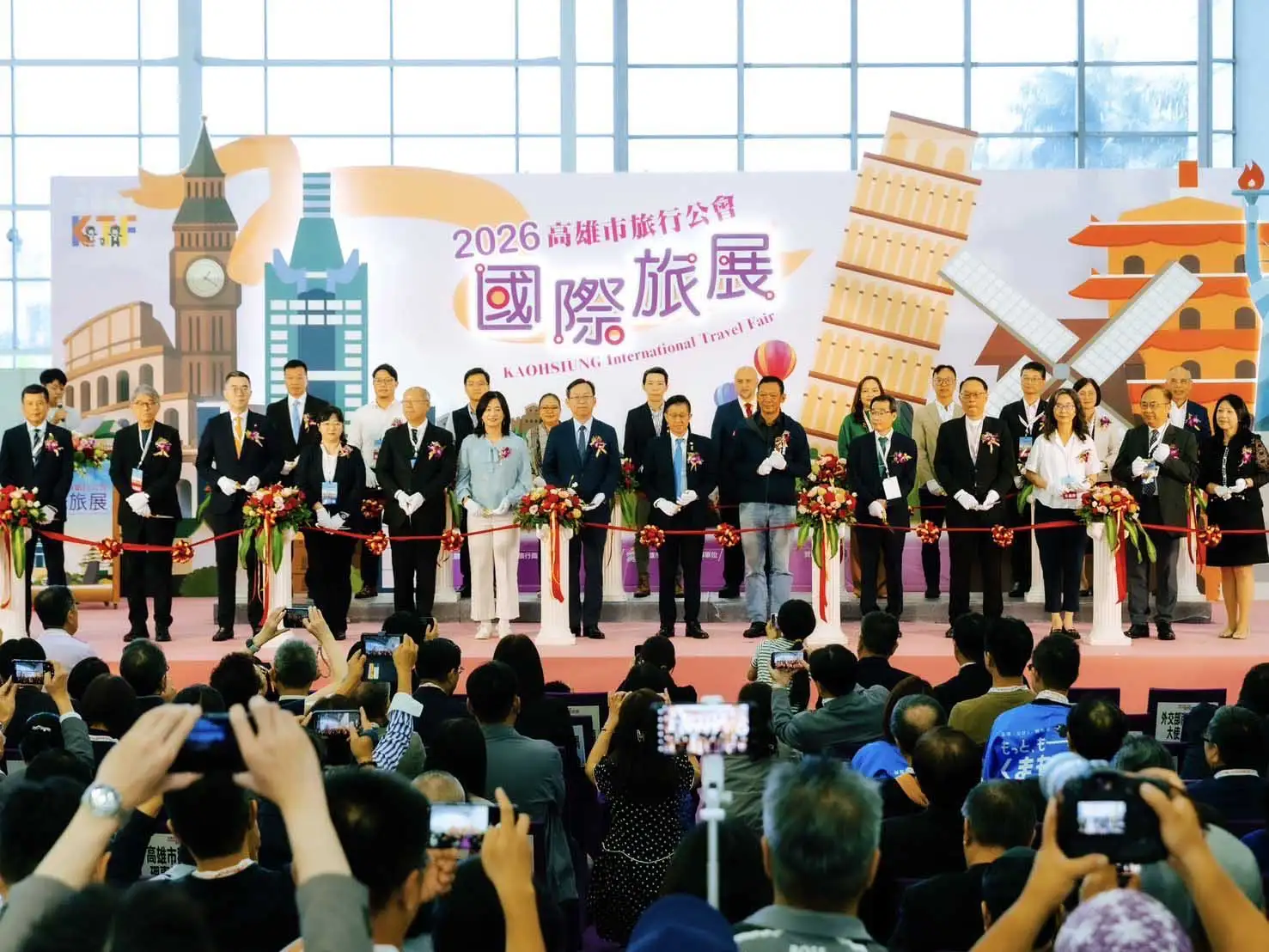 南台灣年度觀光盛事「2026高雄市旅行公會國際旅展」於高雄展覽館盛大登場，吸引大批民眾參觀。(圖/高雄市觀光局提供)