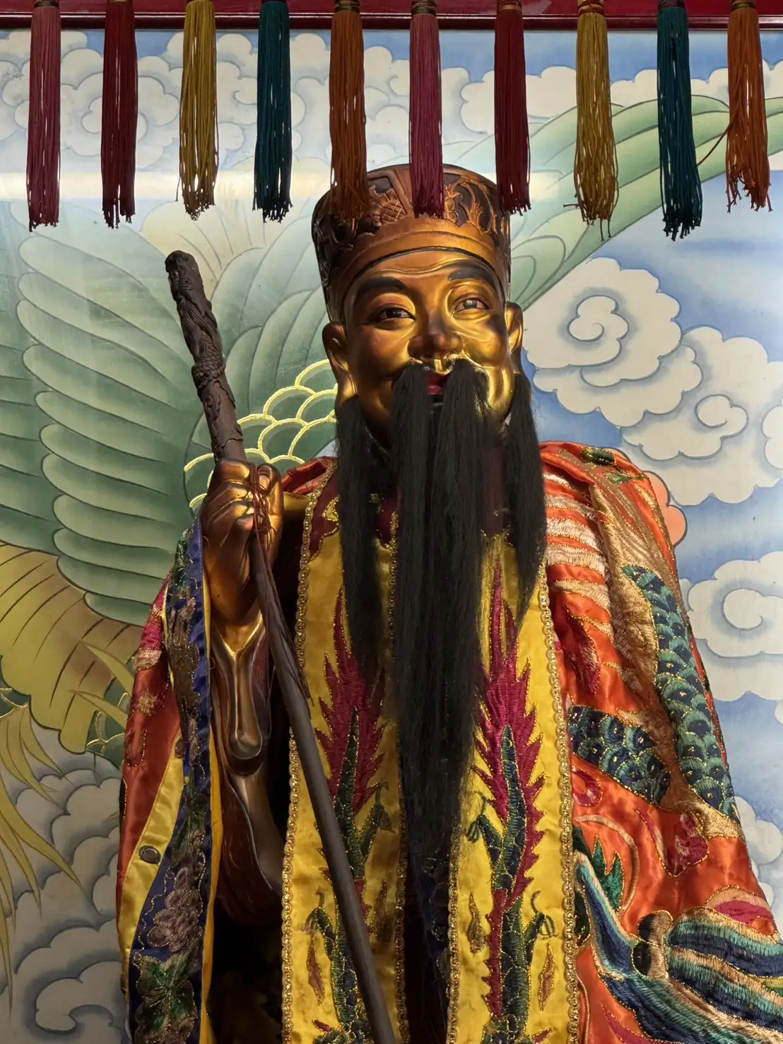 祀典大天后宮「緣粉月老」以牽良緣、感情升溫聞名，吸引許多信眾前來祈求姻緣與幸福。(記者劉美祺攝)