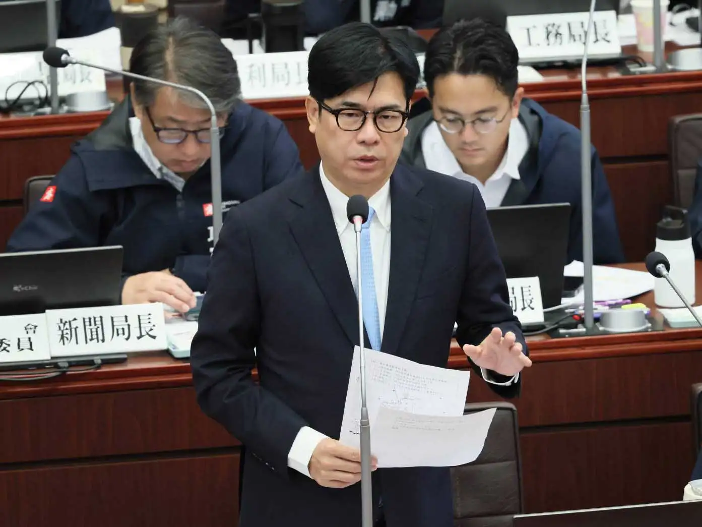 針對議員關切警察涉偷拍案，高雄市長陳其邁19日在議會答詢時強調，要求警察局更積極作為，並深刻檢討內部管理機制。（圖/高雄市府提供）