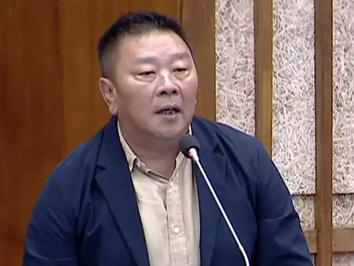 高雄市議員江瑞鴻指出，仁武區人口突破10萬人，亟需更新城市規劃思維，盼市府研議建構符合發展需求的交通網絡。（圖/記者吳文生攝）