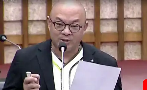 高雄市議員蔡武宏指出，大林蒲遷村預計明年8月啟動配地作業，要求市府排除障礙加速推動。（記者吳文生攝）