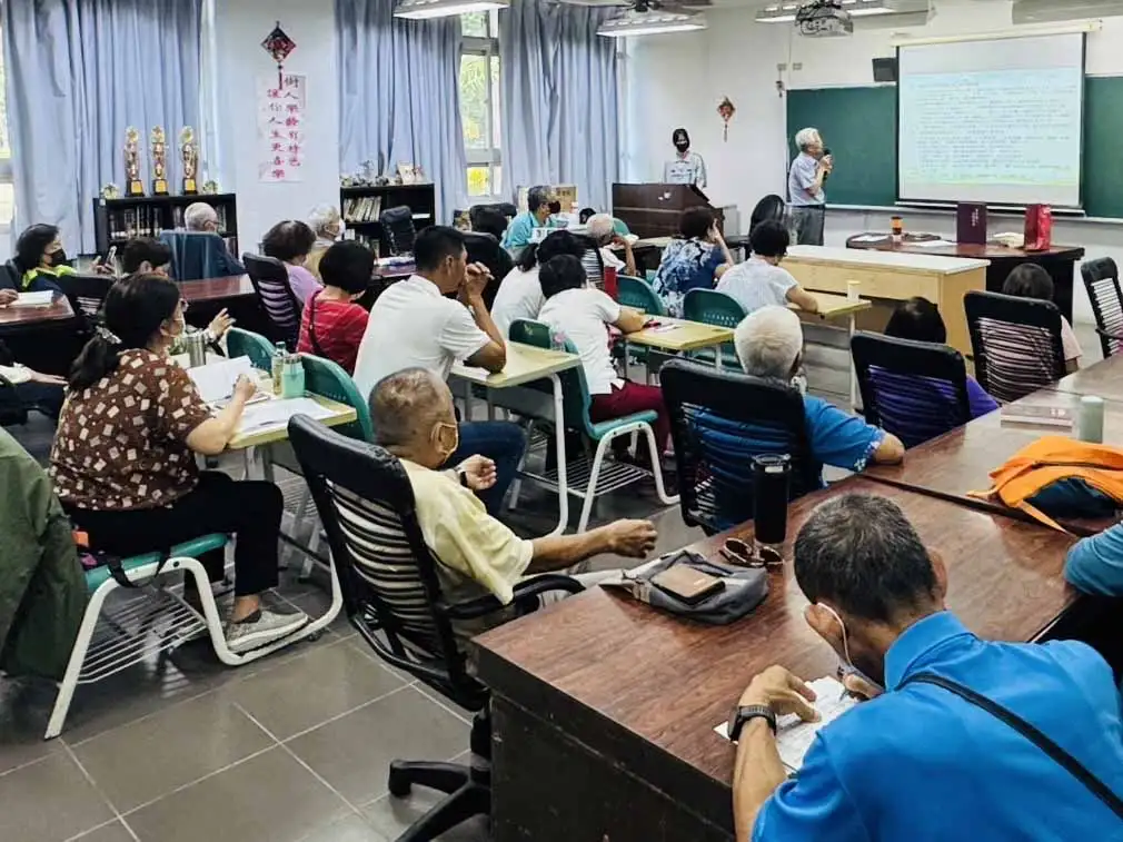 樹人醫專進修部樂齡學習中心邀請陳金雄分享樂齡養生與健康生活經驗，課程內容實用豐富，獲學員熱烈回響。（圖/樂齡學習中心提供）