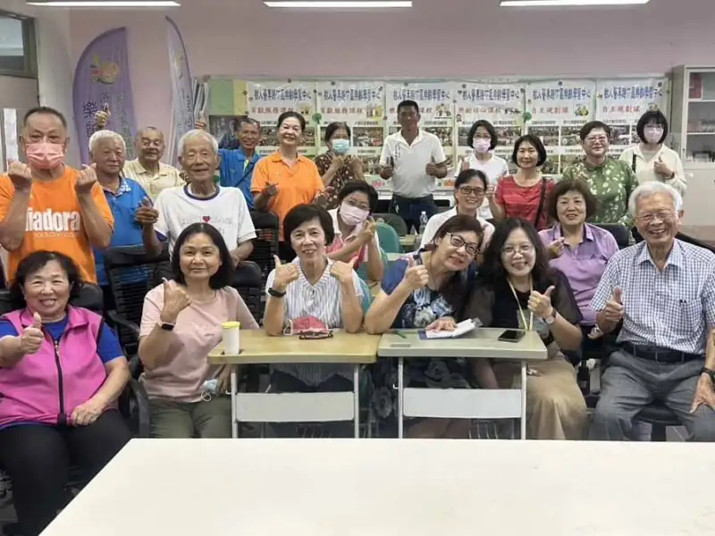88歲陳金雄分享樂齡養生之道　樹人醫專兩堂課吸引學員熱烈參與
