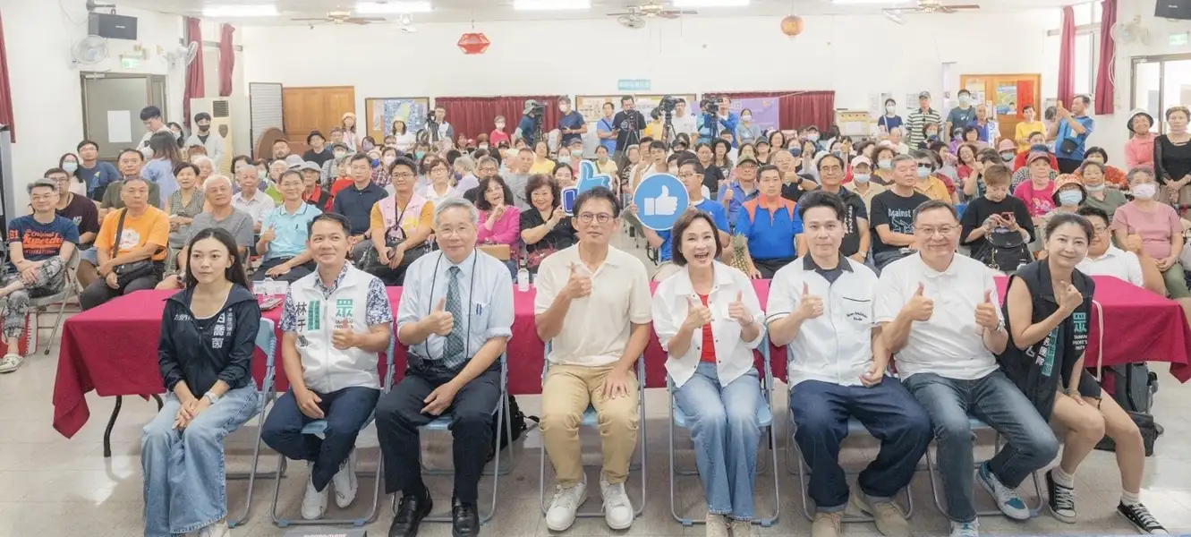 高雄市長參選人柯志恩出席民眾黨於果貿里活動中心舉辦的「當權力失去監督：司法改革的下一步」論壇，與各界共同關注司法改革議題。（柯志恩團隊提供）