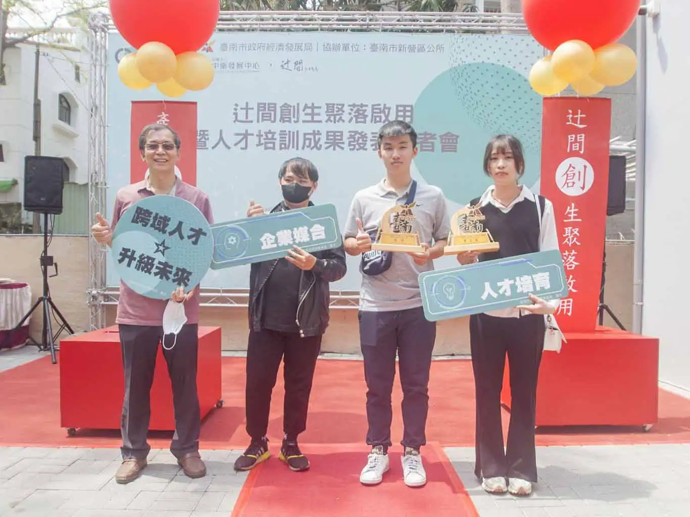 崑山科技大學環工系學生陳采蘋以環境資源化研究累積9項競賽獎項，連續六學期獲書卷獎，並錄取國立中山大學環境工程研究所。(圖/崑山科技大學提供)