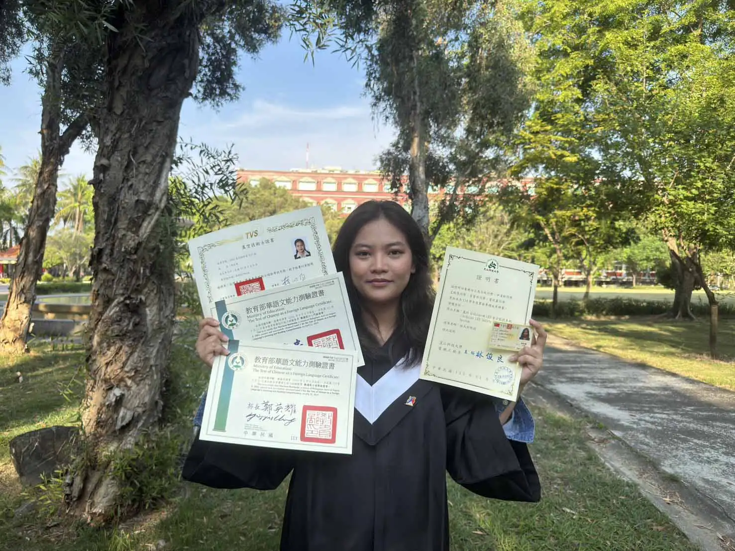 崑山科技大學電機工程系菲律賓籍學生馬冬妮，以優異成績與實習表現獲科技企業留任，展現國際學生跨域學習與實務接軌成果。(圖/崑山科技大學提供)