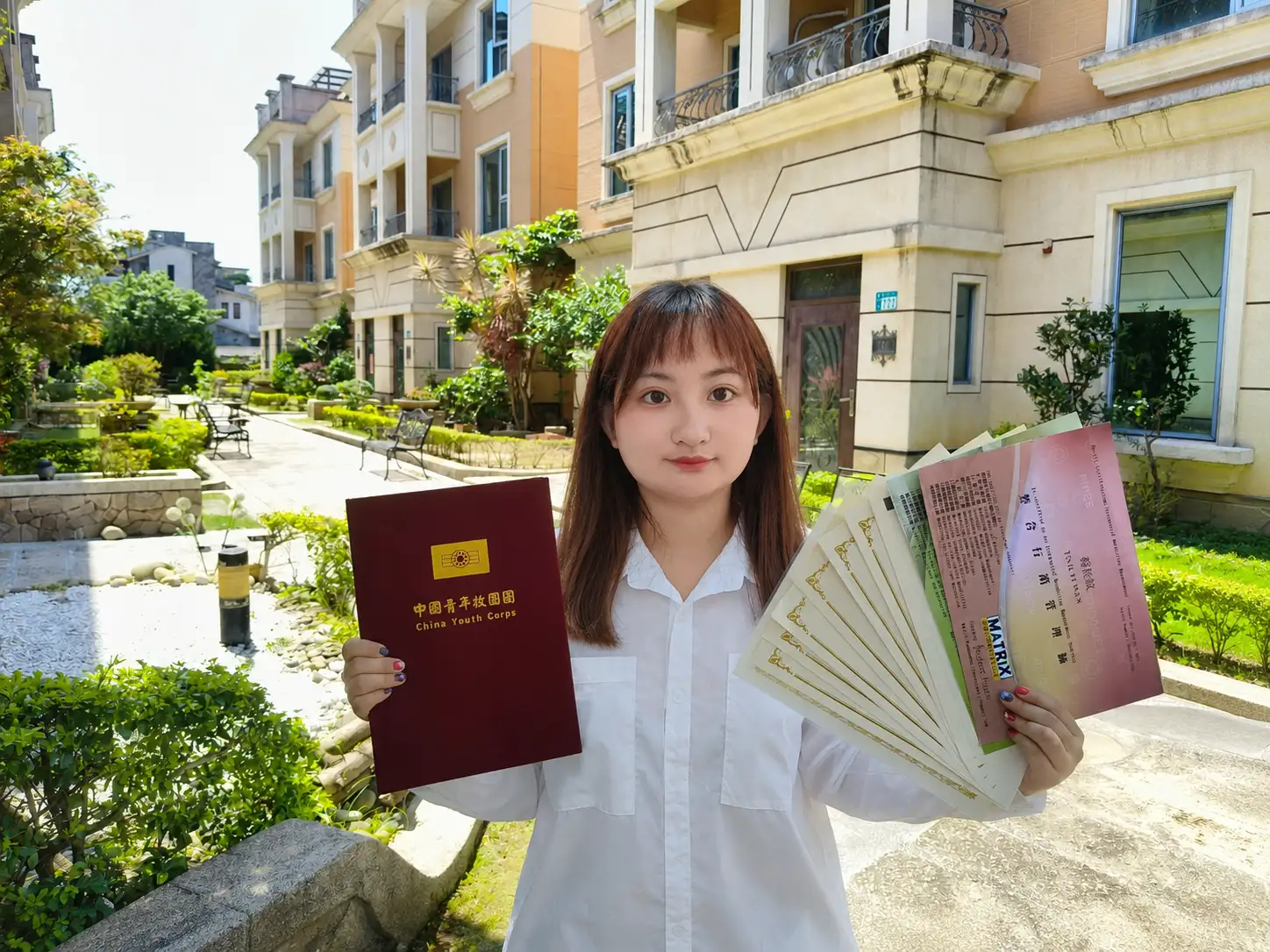 公廣系蔡依紋實作與證照構築職涯版圖，再獲頒大專優秀青年。(圖/崑山科技大學提供)