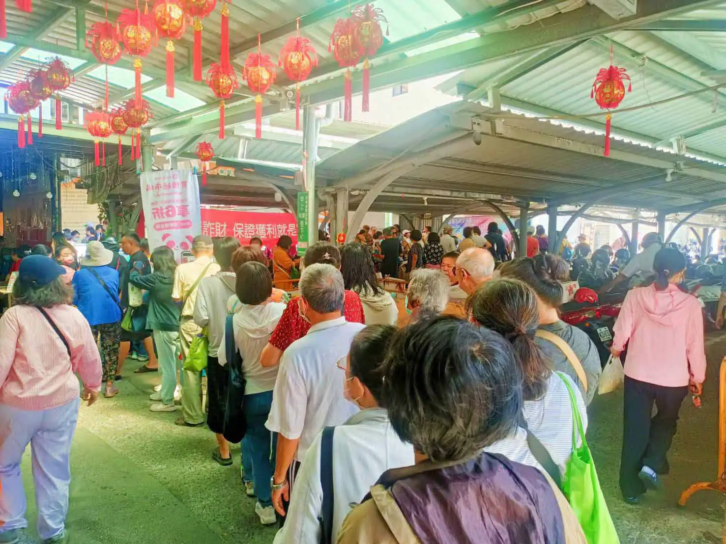 星市集先前在東菜市的活動即已匯聚人潮，預期5月30日黃偉哲市長親臨現場，將帶來更多人潮共同見證百年市場的蓬勃朝氣。(圖/臺南市政府市場處提供)