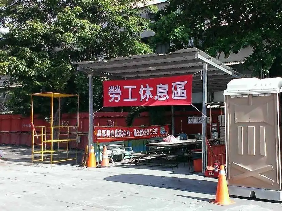 近日高溫持續攀升，高雄市勞工局呼籲雇主落實「降溫、飲水、休息」三大守則，並將啟動高氣溫作業專案檢查，加強保障戶外作業勞工職場安全。（圖/高雄市勞工局提供）