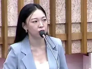 高雄市議員白喬茵呼籲強化家長責任與校園輔導機制，並建議研議將嚴重霸凌紀錄納入升學審查，以維護教育現場秩序與教師權益。（圖/記者吳文生攝）