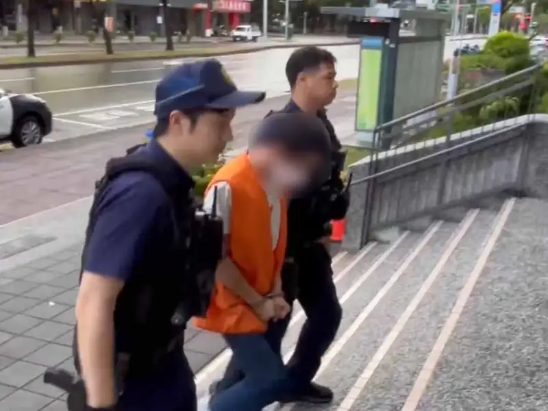 左營警深夜攔查闖紅燈車輛　毒駕衝撞警車遭破窗逮捕